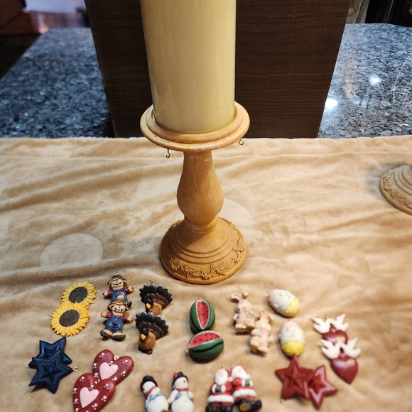 Wood candlestick w 24 pcs only - Picture 1 of 16